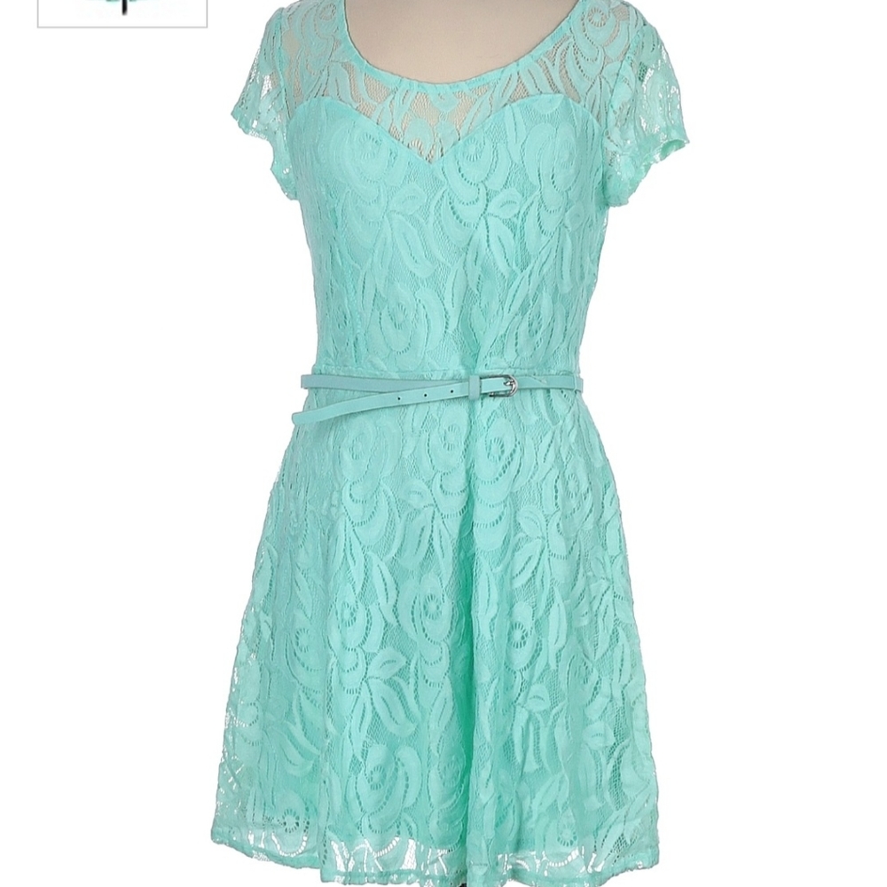 Mint Colored Laced Belted Sweetheart Dress